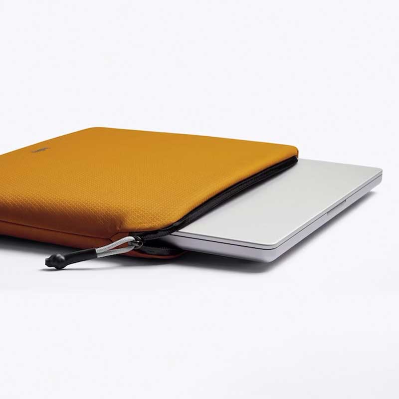 Slim and lightweight zippered sleeve for a laptop computer